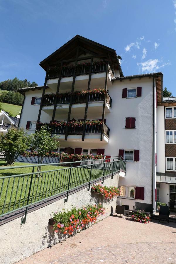 Apartments Casa Metz Santa Cristina Val Gardena Exteriör bild
